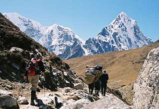 The beautiful mountain scenery on the trail from Pangboche to Chhukhung