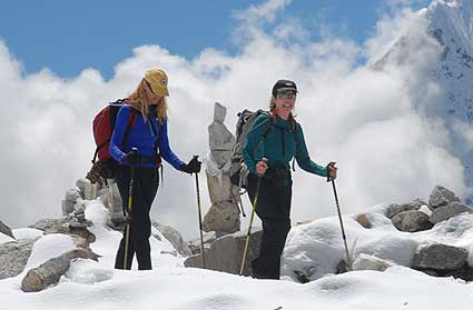 Maria and Cami trek through the snow to Gorak Shep