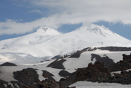 Lots of wind on the twin summits of Elbrus