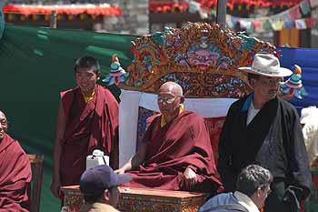 Rinpoche awaits start of celebration