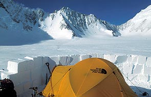 Igloo tent with ice-block wind barrier