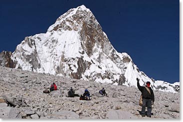 Taking a rest as we cross the Cho La