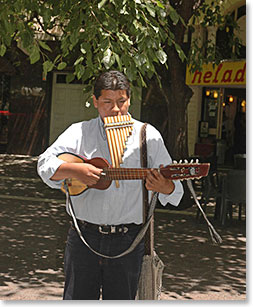 A street entertainer on the shady streets Mendoza