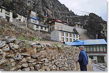 Reaching the Thame monastery