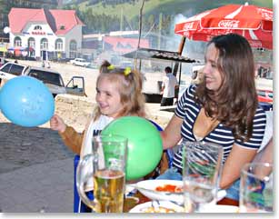 Vladimir’s wife Larissa and his daughter Natalia join the team for dinner