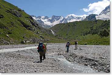 The group hiking to Green Hotel