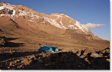 Our Karanga Camp sits at 13,900 ft. The camp gives us great views of the climb ahead.