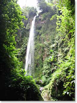 A day hike to stretch the legs and get you prepared for your trek takes you to a glorious waterfall