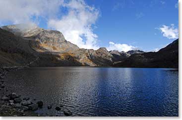 Clear, cool lake at the beginning of the trail up to Gosain Kunda