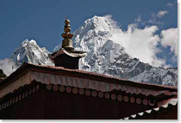 The clear skies provide an awesome full view of Ama Dablam