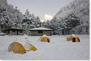 The team wakes up to snow