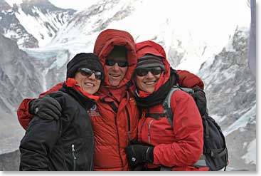 Wally with Calli-Ann and Lida, Everest in background