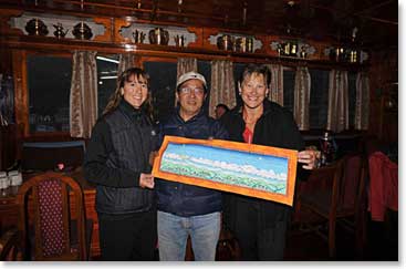Calli-Ann and Lida proudly display their new Thanka with the artist, Ang Pasang Sherpa