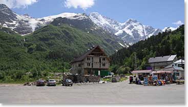 On July 2nd the lift and the gondolas transported us down to the base of the mountain – and blue skies.