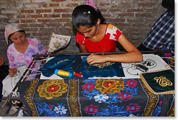 At another dome we stopped to watch gold embroideries being crafted.
