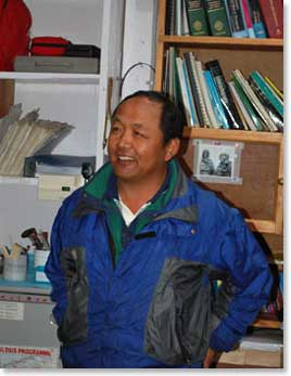 On October 10th we visited the Khunde Hospital and met Dr.  Kami Sherpa, chief physician of this remote Himalayan clinic