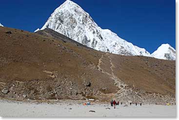The trail above Gorak Shep led upward toward Kala Pattar and Pumori