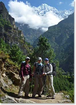 Ang Temba, Leila and Sara with first views of Tamserku