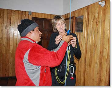 Oswaldo demonstrates the use of an ascender