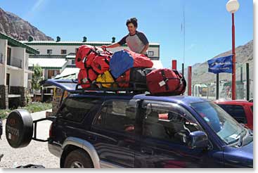 Juancho loading the members’ mule bags onto the truck