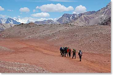 Hiking along the trail from Confluencia Camp to Plaza de Mulas