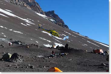 A helicopter dropping emergency supplies at the Nido de Condores