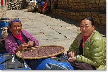 Sherpa women are always at work; our friends Nim Phuti and Lakpa Doma.