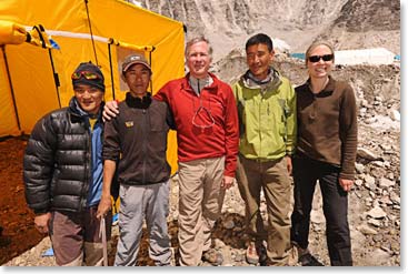 David with his team:  Nwang Thule Sherpa, Tendi Sherpa, Ngima Sherpa and Lia Layton.