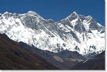 Everest and Lhot se in the distance