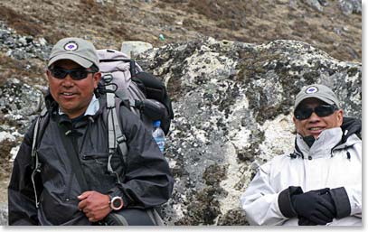 James takes a break with our guide, Japiang.