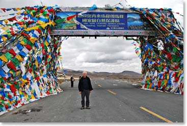 Along the drive to Old Tingri