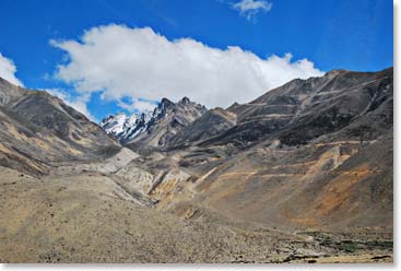 High mountain roads near Nyalam