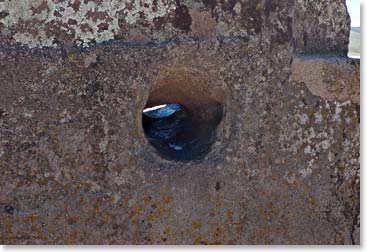 The secret of the Tiwanaku phone system: the other side of the wall is designed in the shape of the human ear.