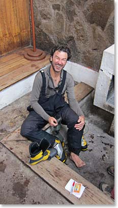 Helvecio drying his gear