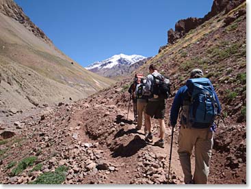 Hiking towards the first camp, Confluencia