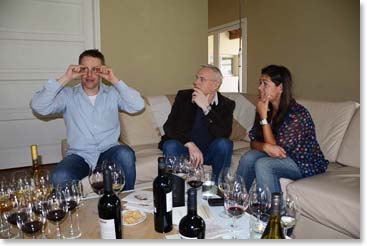 Like all great wine connoisseurs, Jussi is quick, imaginative and accurate with his descriptions. Illka and Mariela are marvelling at his abilities and trying to keep up.