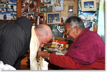 Bob received his blessing and Lama Geshi said a
special prayer for Tim Hamilton.