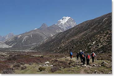 Climbing towards lobuche