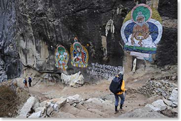 Murals line the trail on the way to Thame