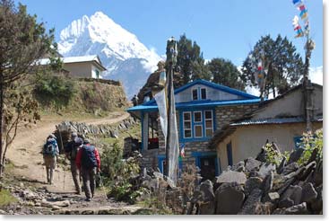 The group travels on to Khunde