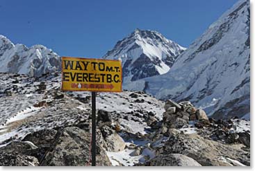 After yesterday's snowstorm we awoke to a perfect clear skies and great views for our walk to Base Camp.  We started our walk at 8:45 am.