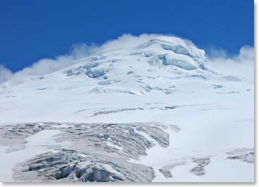 This morning the weather was clear and everyone could see their upcoming goal waiting for them, Cayambe.