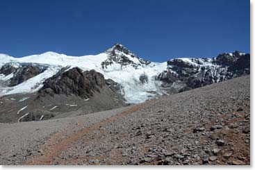 The day was clear with little wind, we had great views of “The Horn” or “El Cuerno” as we climbed higher.