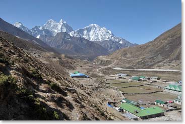 Top view of the village Pheriche