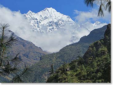 We enjoyed a stunning view of Tamserku soon after began hiking from Phakding.