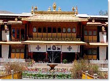 Norbulingka is a unique representation of Tibetan architecture.