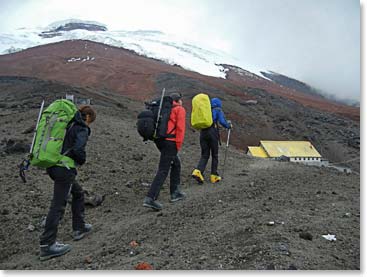 Approaching the Jose Ribas Hut