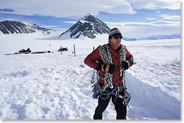 Wally and Vaughan welcomed Todd Passey at Vinson Base. An experienced Antarctica guide, he will be our second guide and will give full support to our team.