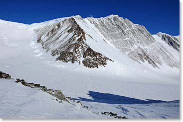 A view of the mountain ridge on Branscomb glacier