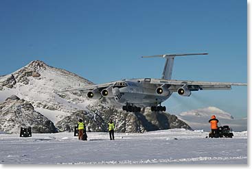 The Ilyushin landing on Vinson Base Camp (Photo Credit ALE)